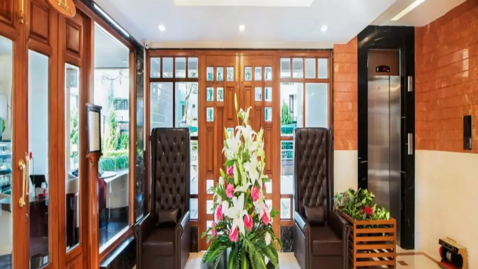 HM-Grandeur-Apartments-In-Sindhi-Colony-Bangalore-lounge-area